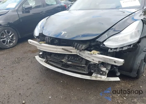 2021 Tesla Model 3 Long Range Dual Motor All-Wheel Drive z USA, uszkodzony, nr VIN 5YJ3E1EB3MF081212